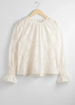 Cheap & Other Stories Blouse Brodée à Poignets Volantés