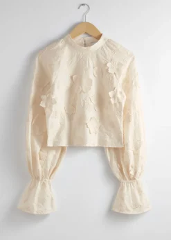 New & Other Stories Blouse Courte à Motifs Floraux Appliqués