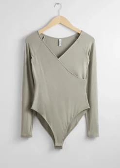 Discount & Other Stories Body Croisé Avec Une épaule Dégagée