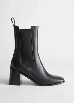Best & Other Stories Bottines Chelsea à Talons En Cuir Noir