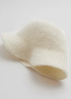 Best & Other Stories Chapeau Cloche Duveteux