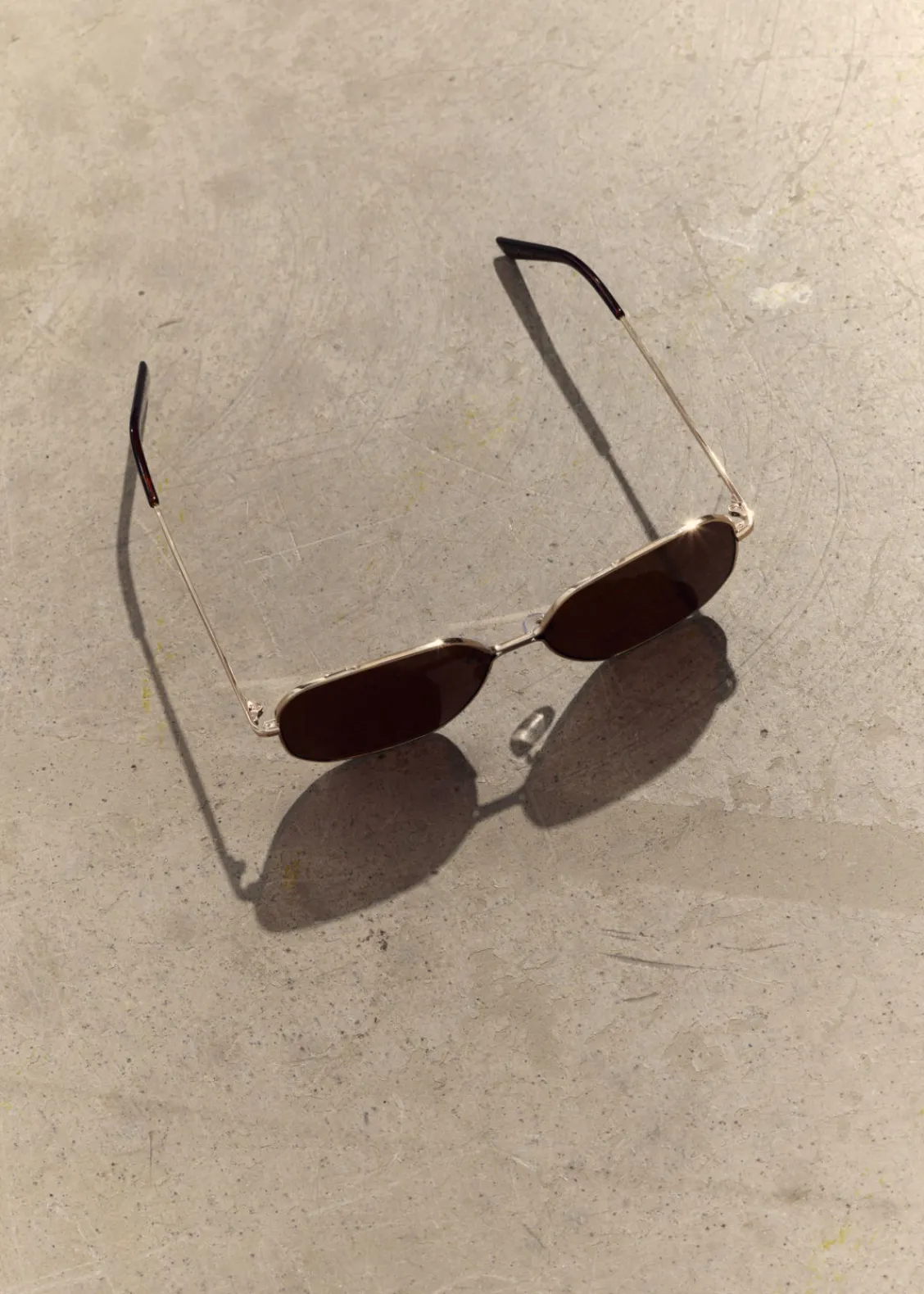 Store & Other Stories Lunettes De Soleil Oversize à Monture Métallique Doré