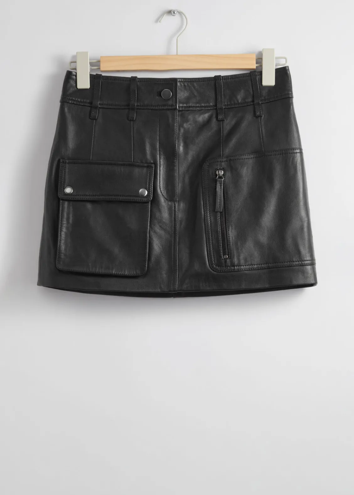Cheap & Other Stories Mini-jupe En Cuir De Style Utilitaire Noir