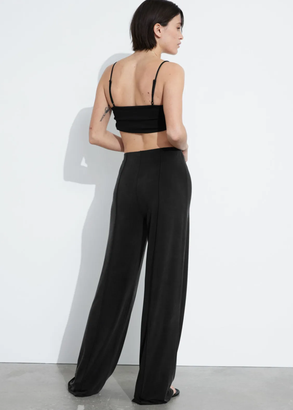 Store & Other Stories Pantalon à Plis En Cupro Noir