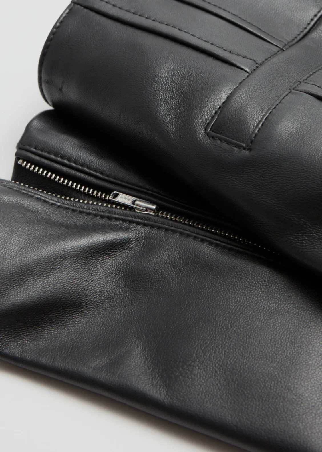 Sale & Other Stories Pantalon Court En Cuir Noir
