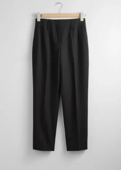 Store & Other Stories Pantalon Court Fuselé Noir