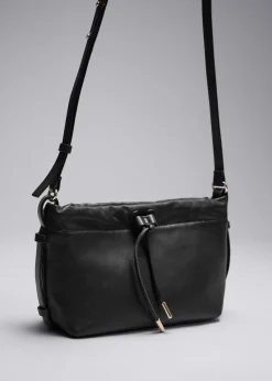 Discount & Other Stories Petit Sac Porté épaule En Cuir à Cordon De Serrage Noir
