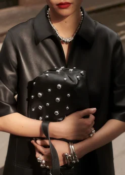 Clearance & Other Stories Pochette Cloutée En Cuir Noir