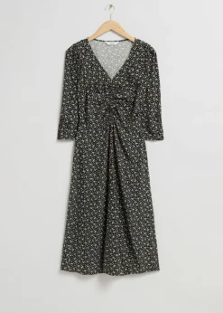 New & Other Stories Robe Froncée à L’avant Imprimé fleuri noir