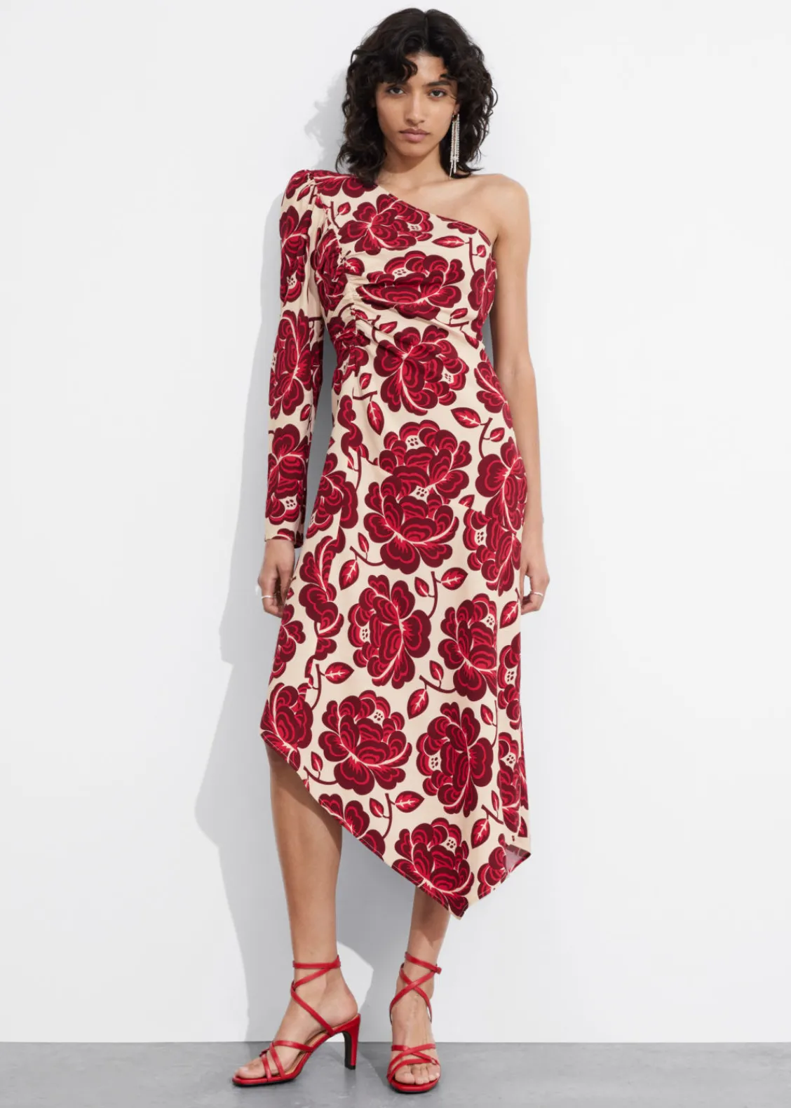 Sale & Other Stories Robe Midi Asymétrique Motif fleuri rouge