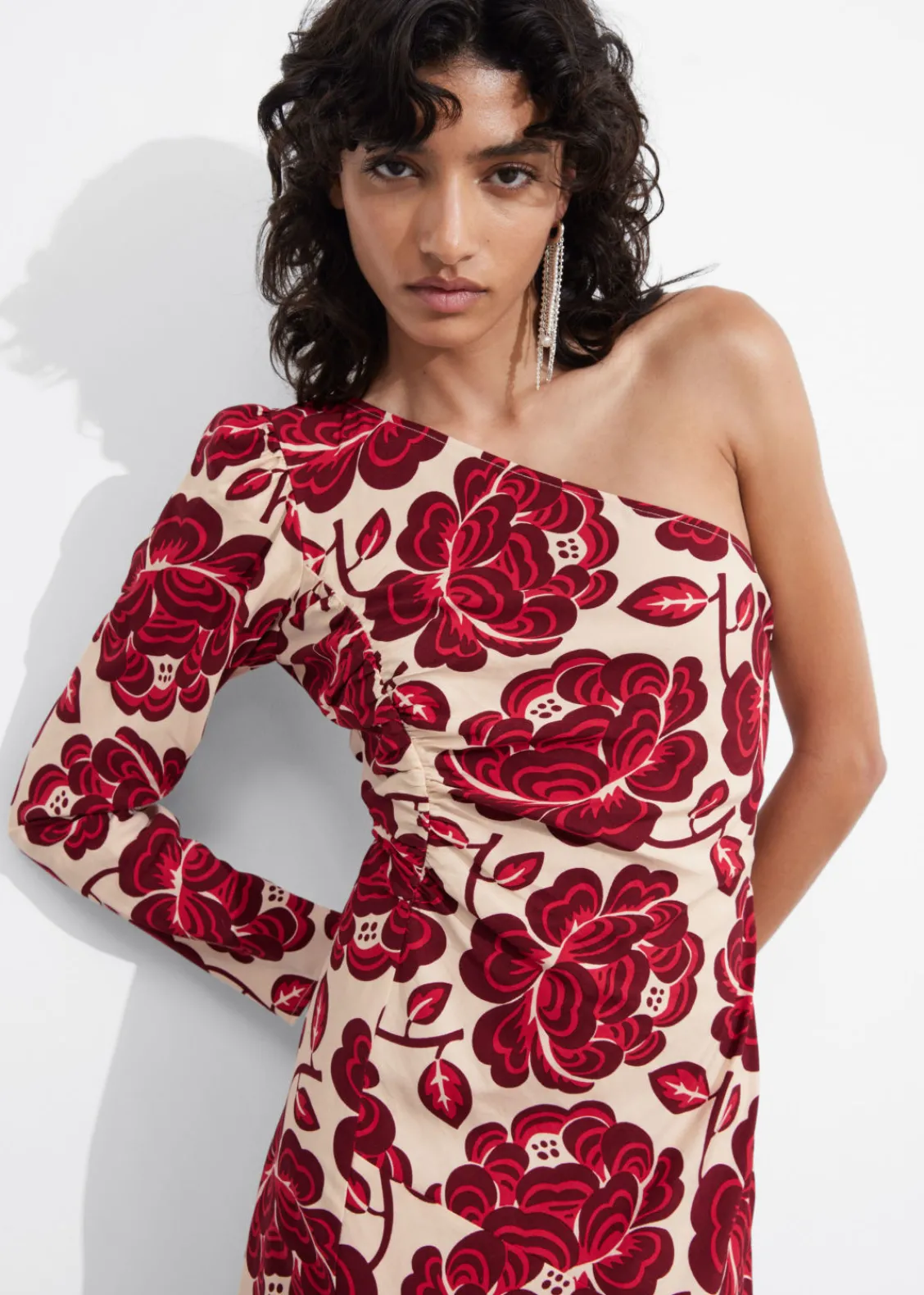 Sale & Other Stories Robe Midi Asymétrique Motif fleuri rouge