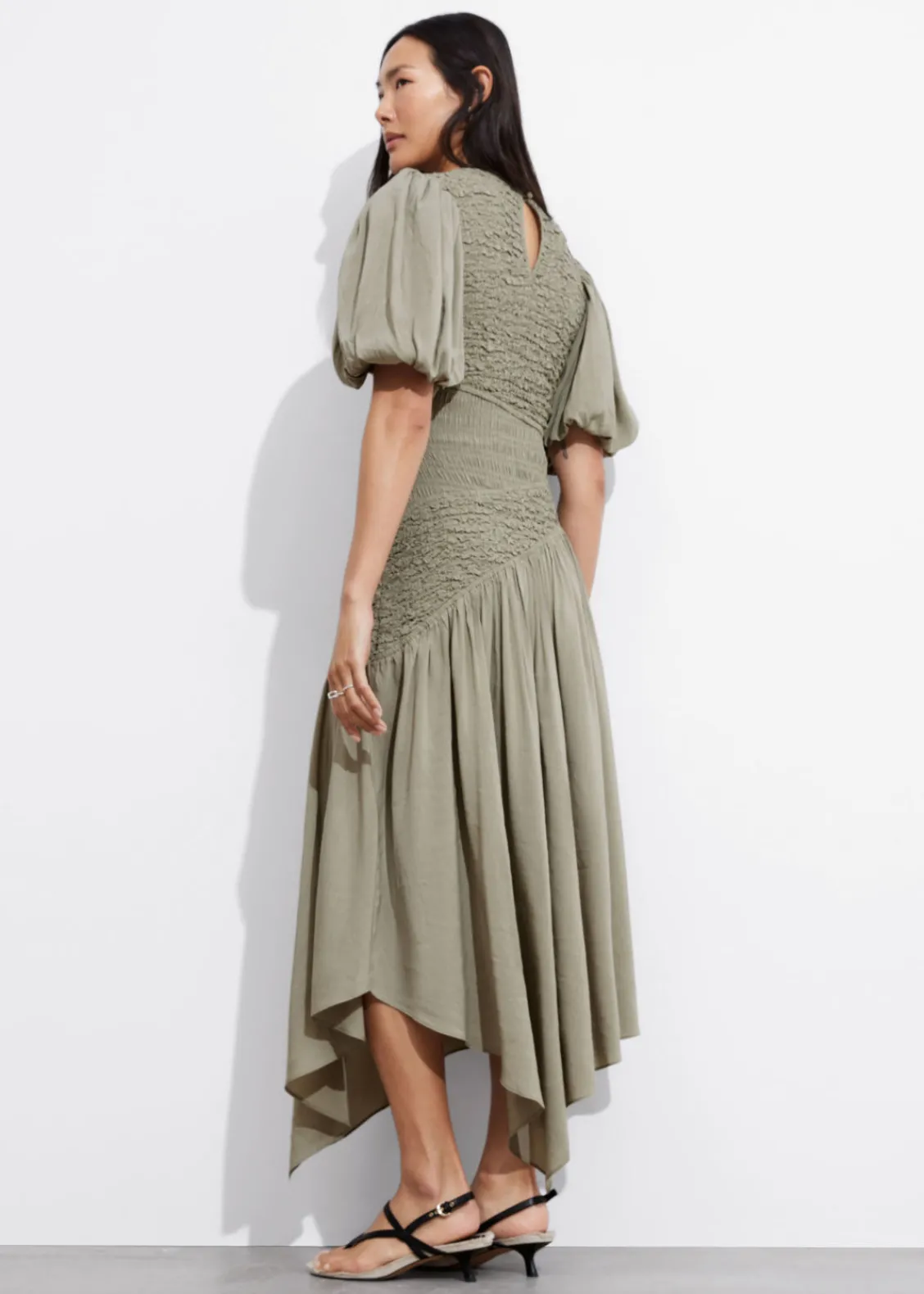 Fashion & Other Stories Robe Midi Asymétrique à Smocks