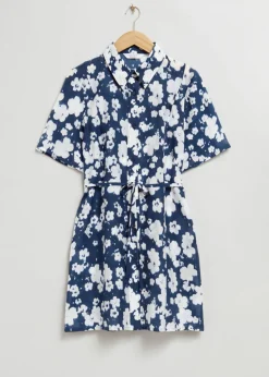 Outlet & Other Stories Robe-chemise Motif fleuri bleu foncé/blanc