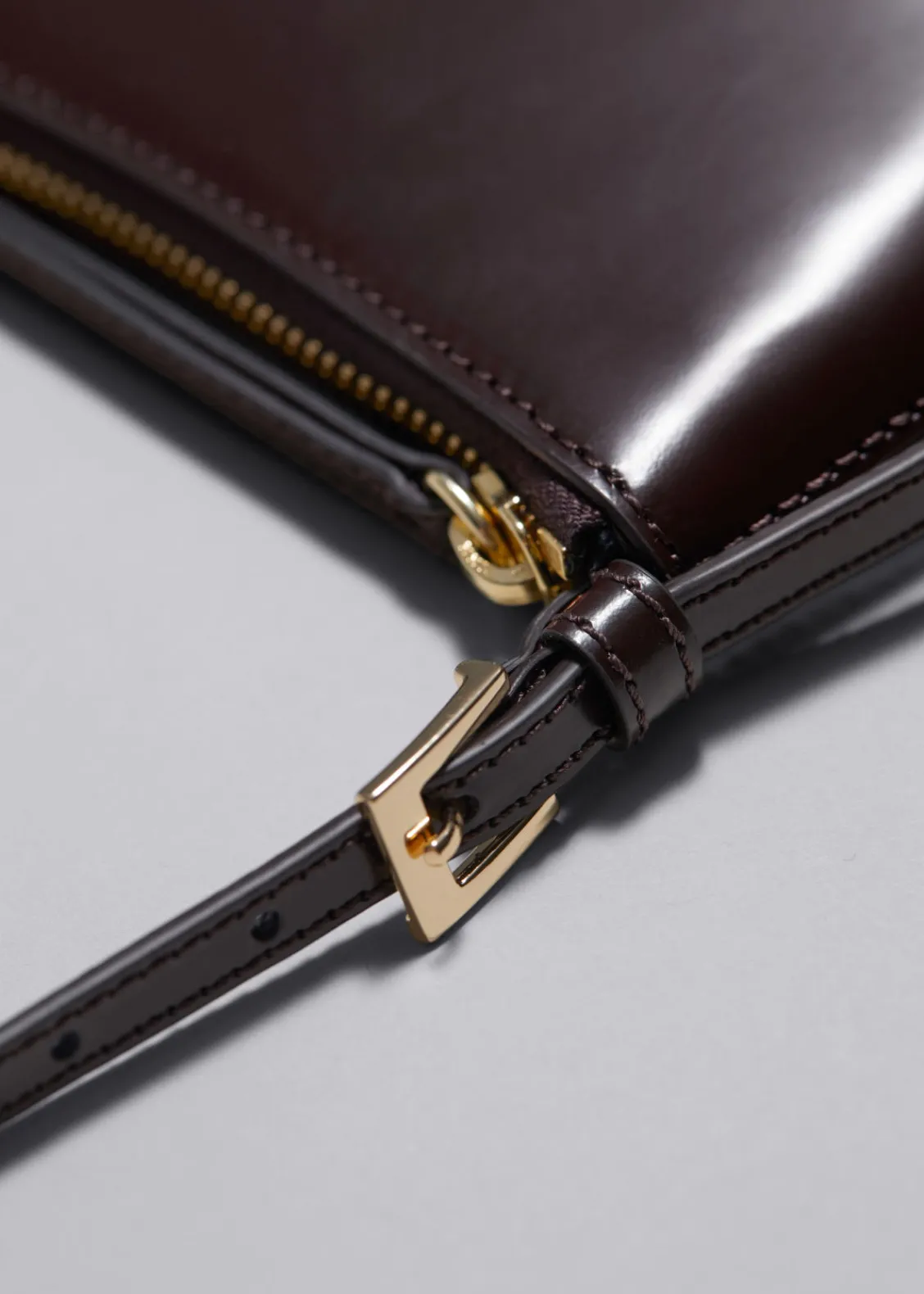 Store & Other Stories Sac à Bandoulière En Cuir Brillant